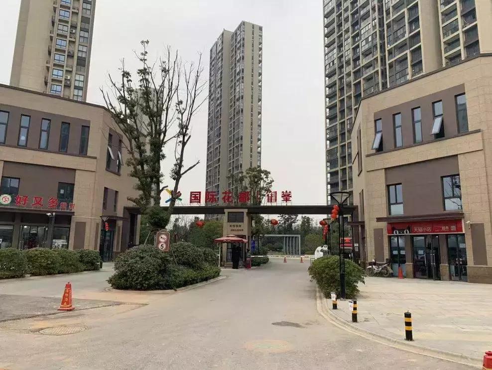 7万多人抢1千套房是成都哪个区,200人抢一套房