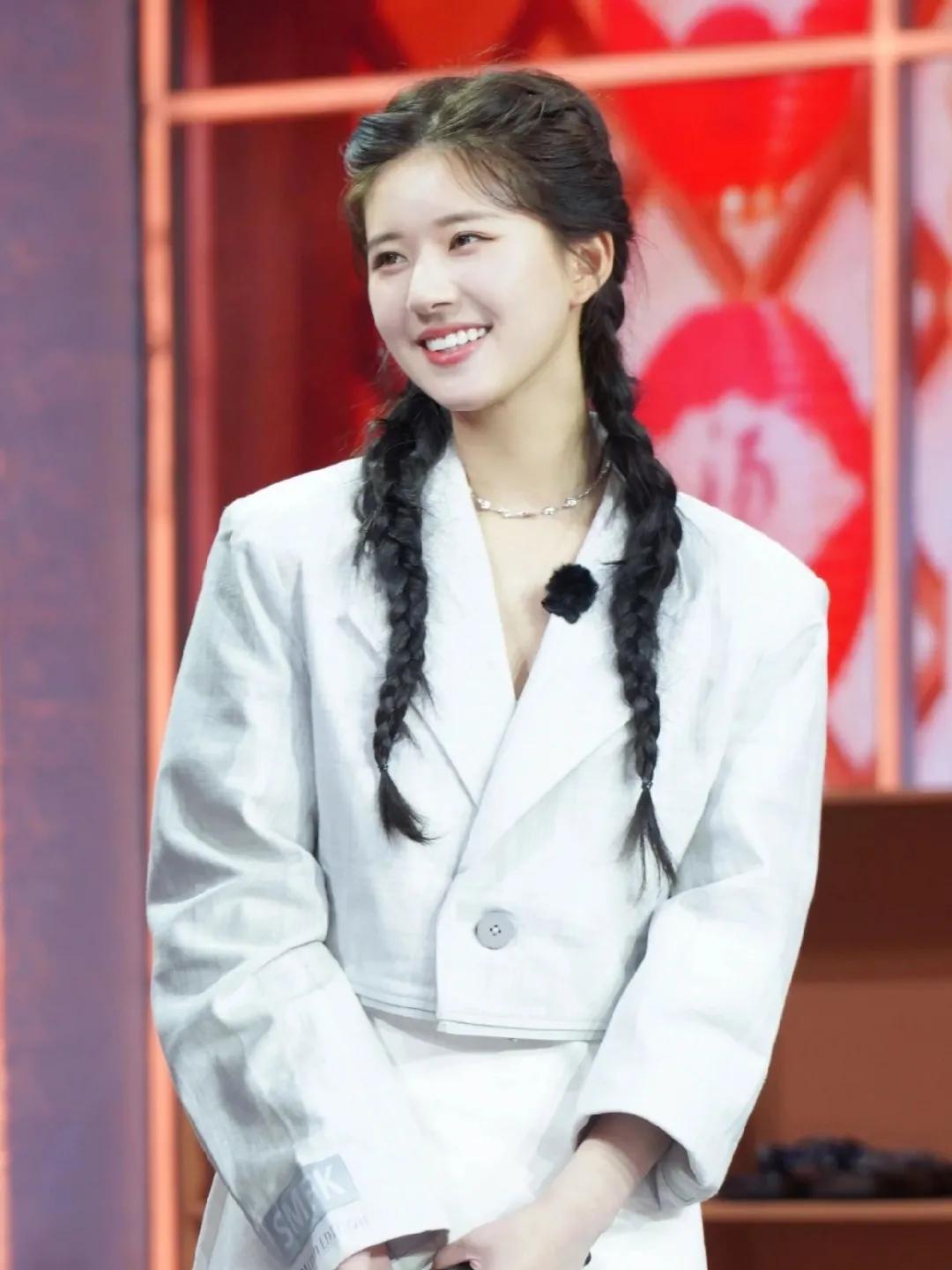 现在流行圆脸还是瓜子脸,现在是流行瓜子脸还是圆脸