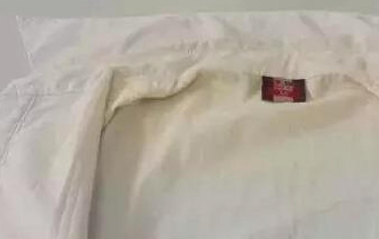 毛料衣领上的黄渍怎么去除,衣领发黄最有效的去除方法