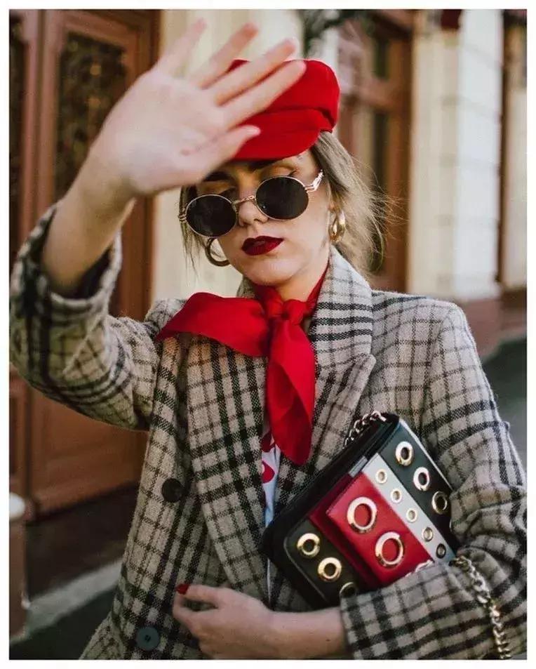 帽子围巾一体的戴起来很暖和,帽子围巾好时髦