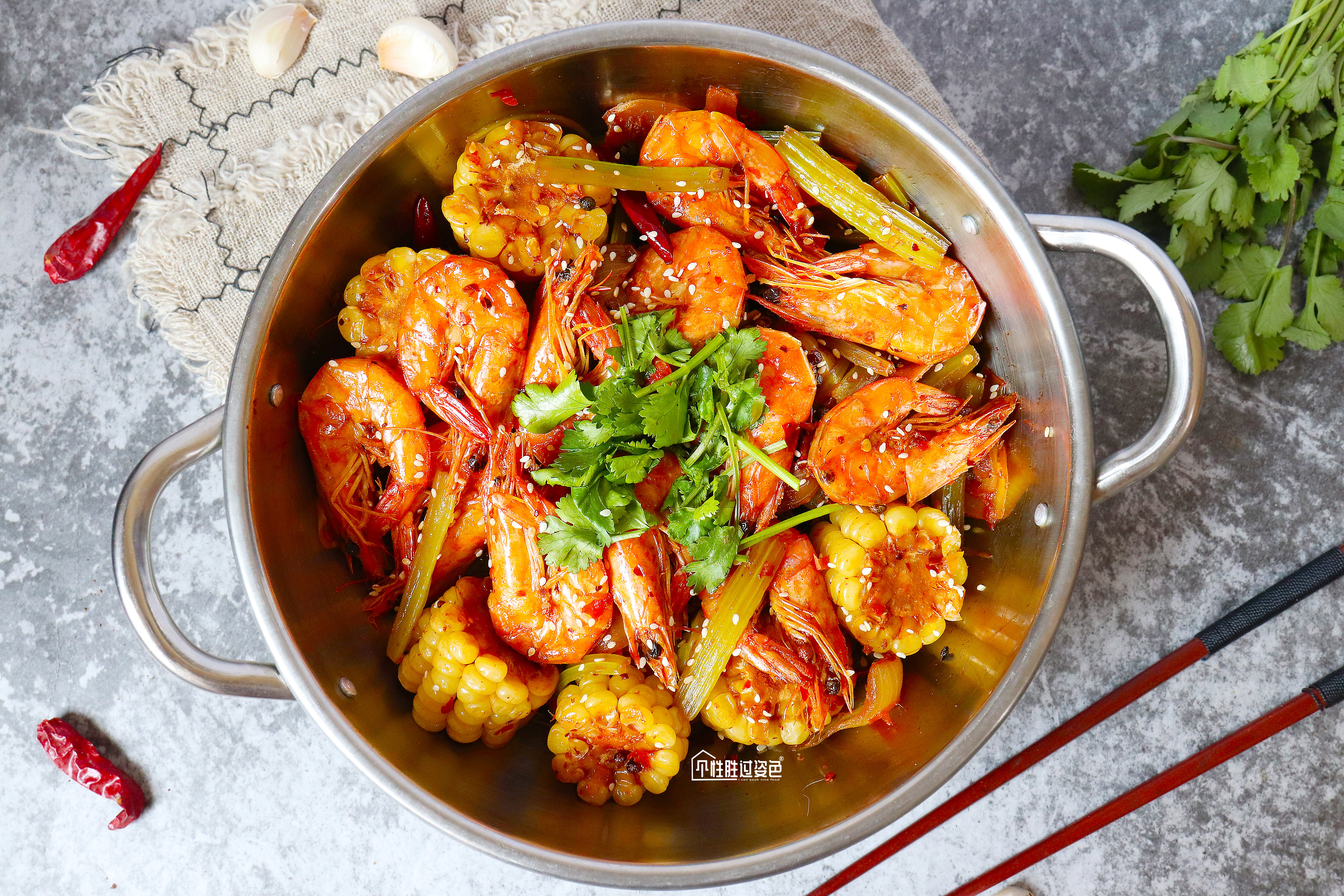 剥皮香辣虾不用炸的做法,这道劲爆香辣虾美味又独特
