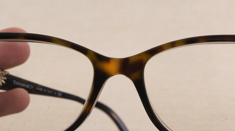 眼镜坏了可以用啥胶粘,眼镜坏了用什么胶粘最好