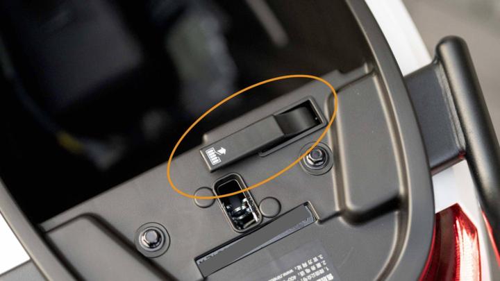 大灯炫酷有型,九号e100大灯效果