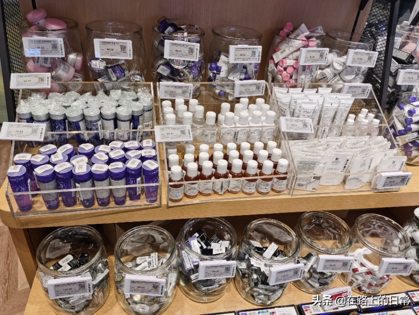 逛大牌美妆专柜,护肤大牌小样店