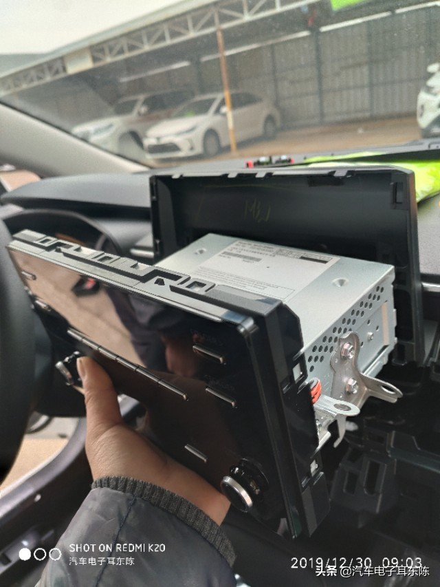 19款丰田卡罗拉导航怎么拆,卡罗拉双擎车载导航安装教程