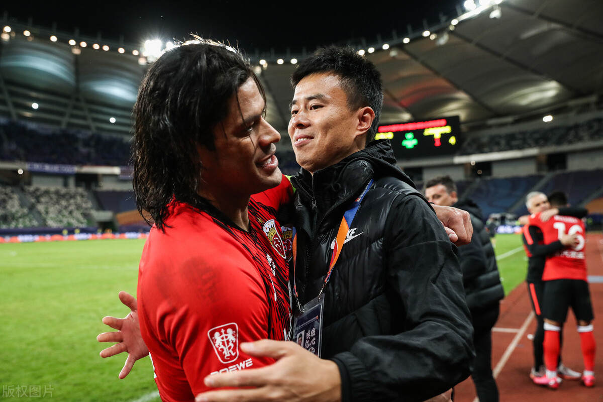 拿着球员工资干副总的活！前国脚被善待中超这家俱乐部有人情味