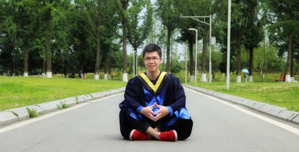 爆红！四川超牛学霸，独自一人打造迷你电脑，获200万*放播**量！