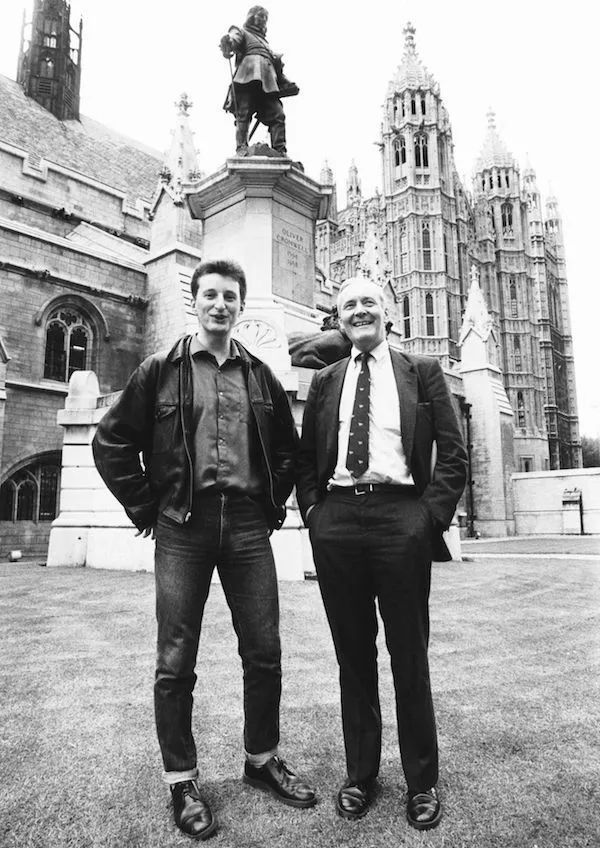 管不到一千块的鞋子叫「马丁」，上海名媛都瞧不上你