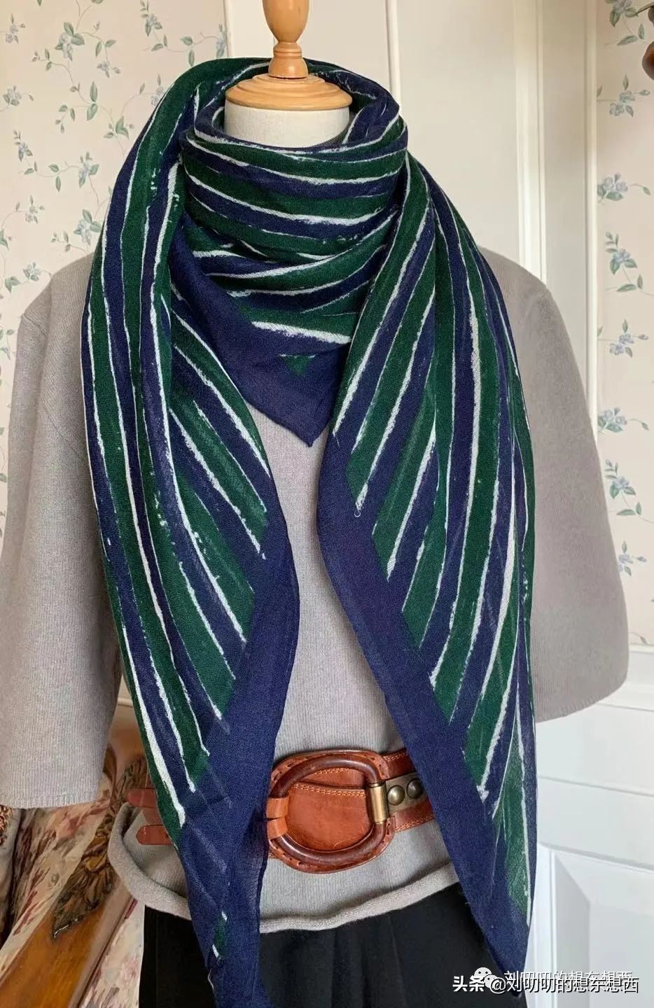 肩宽背厚120斤女生怎么穿显瘦,肩宽后背宽怎么穿显瘦