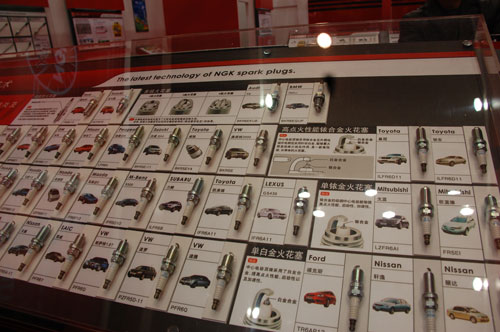 ngk和博世火花塞哪个好,ngk铱金火花塞正品价格