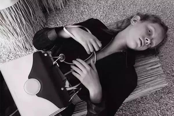 满街trainer,coach包哪款最经典百搭