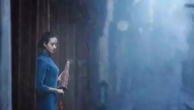 美丽的油纸伞江南水乡独特的风韵,撑一把油纸伞感受一种朦胧的美