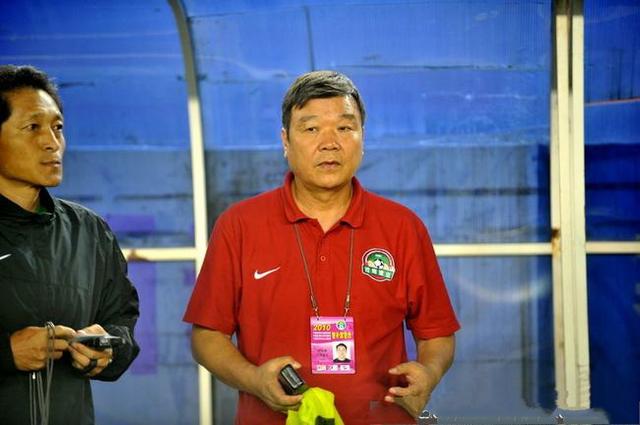 他被称为足球教父，晚年投身公益事业，得到罗纳尔多支持