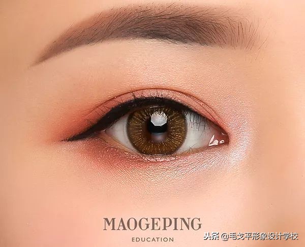 如何画出精致干净的眼妆,怎么画出整容脸