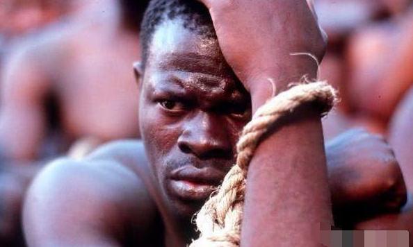 “以己度人”：美国是如何奴役黑人，强迫他们劳动，采摘棉花的？