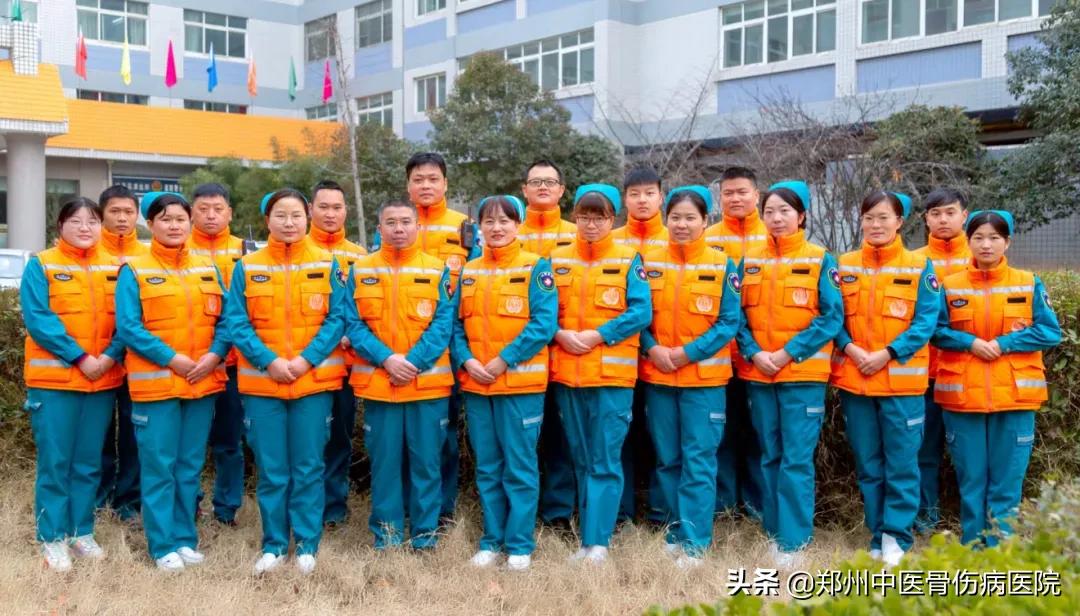 两岁患儿不慎磕破头,急诊人员温柔相待