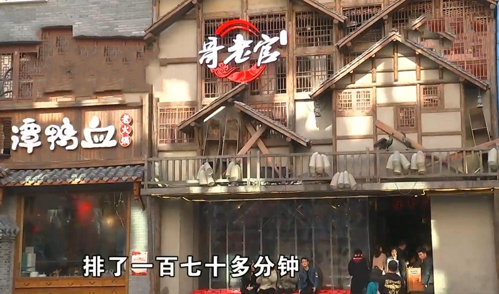 女子因4000元被泼开水事件,女子被开水烫后续