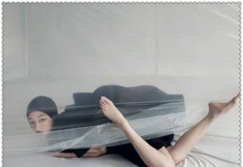 杨颖周冬雨同框视频,明星时尚大片摆拍姿势