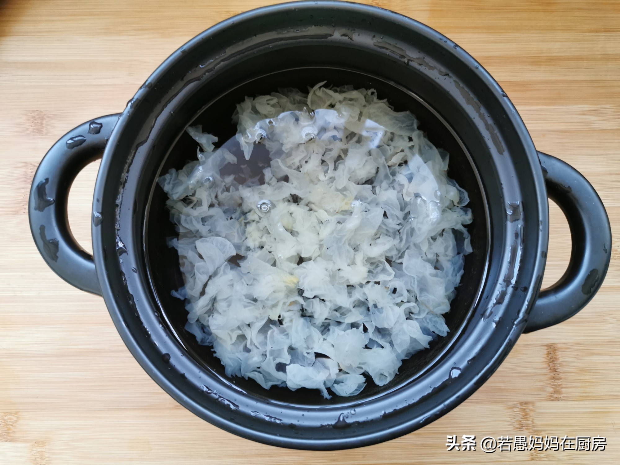 煮银耳溢出来怎么办,煮银耳不让白色泡沫溢出来