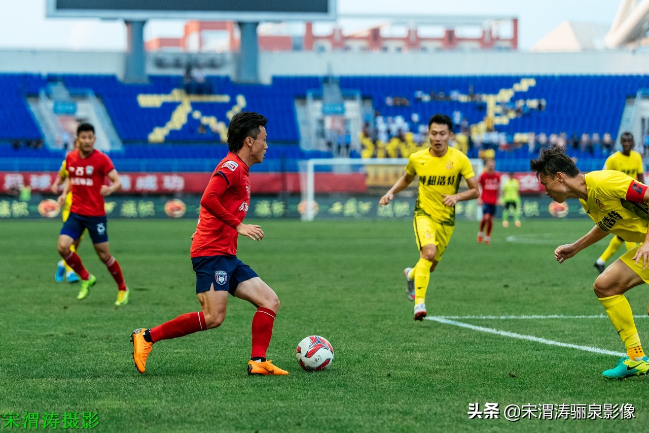 他有意识，脚下的控球和突破技术，任意球出色，左脚打门力量奇大