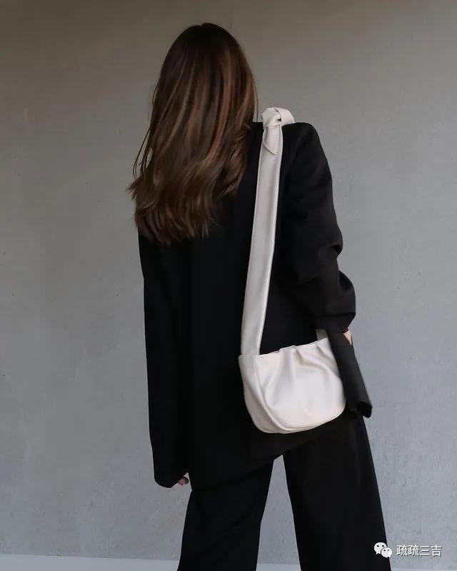 韩剧小女孩看上一款包,韩国小姐姐都背什么包包