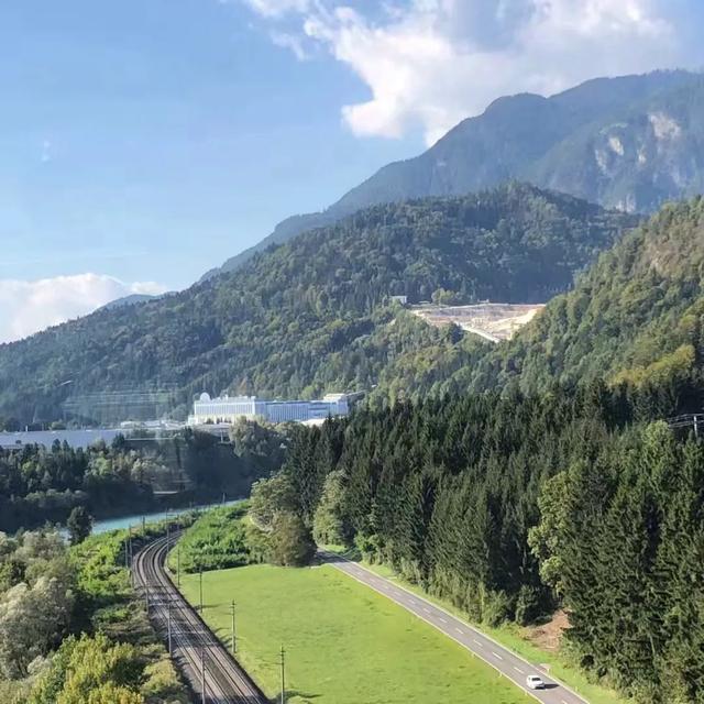 巴尔干半岛和阿尔巴尼亚,伯罗奔尼撒半岛和巴尔干半岛