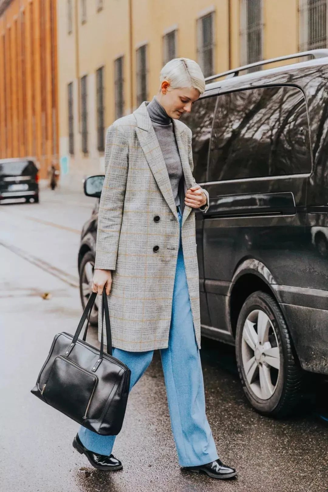 墨绿色格纹大衣怎样搭配好看,短款格纹毛呢大衣的搭配方法