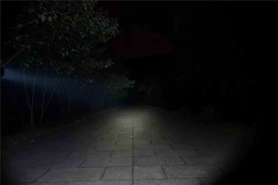 fenix菲尼克斯pd36r强光手电测评,fenixpd36rv2.0战术手电筒