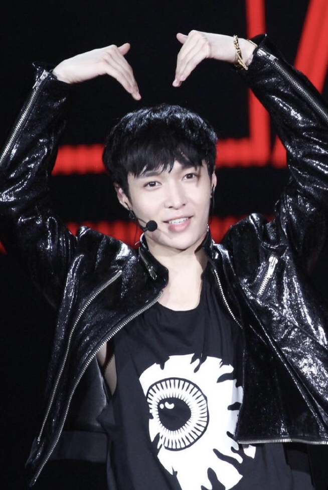 张艺兴放大招了！CK*裤内**代言大秀肌肉，粉丝们要顶住呀