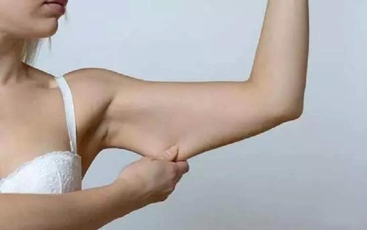 女生手臂太粗怎么练细,4个动作告别蝴蝶袖练出紧实手臂