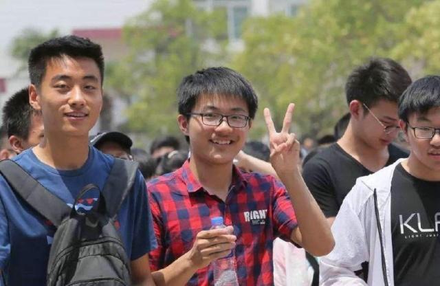 专科生要是专升本应该学什么,专科生要不要专升本再考公务员