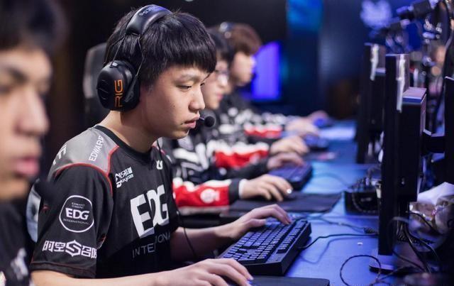 lpl夺冠皮肤半价么,英雄联盟lpl夺冠时刻