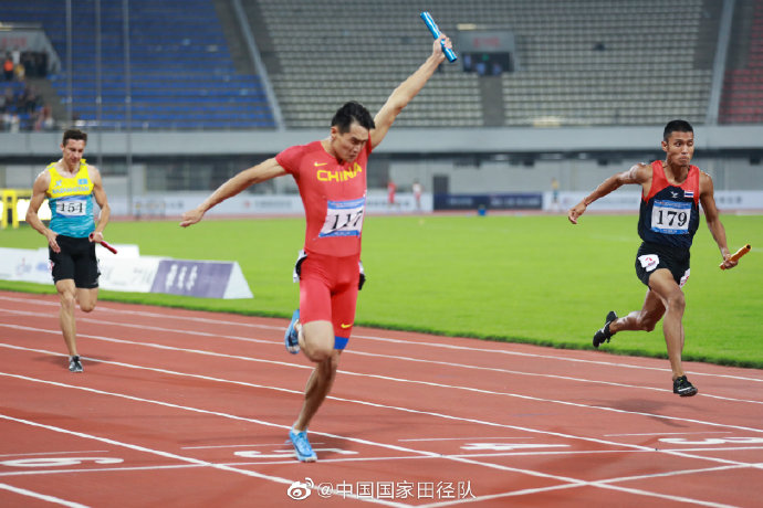 莫有雪和苏炳添跑150米,苏炳添和莫有雪比赛150米