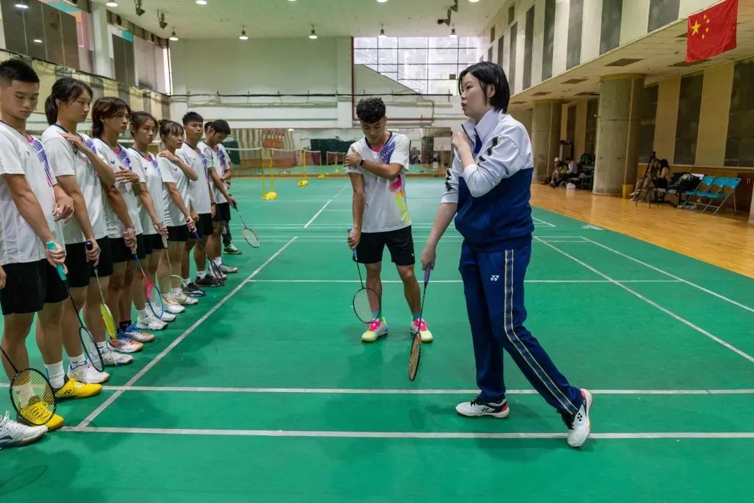 冠军教你打羽毛球,中国队教你打羽毛球