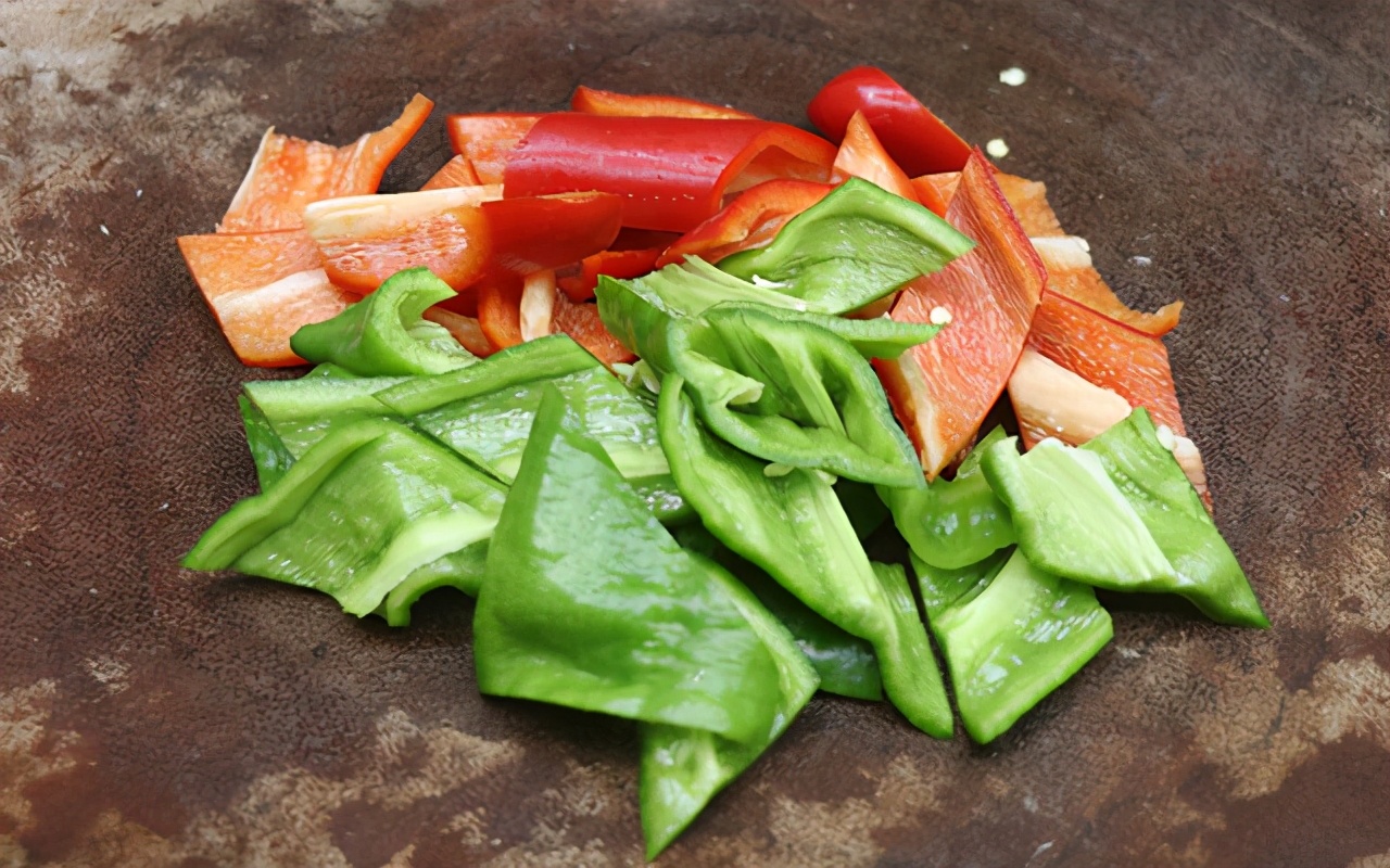 黄焖鸡最正宗的做法麻辣香锅,怎么做出来的黄焖鸡又好吃又美味