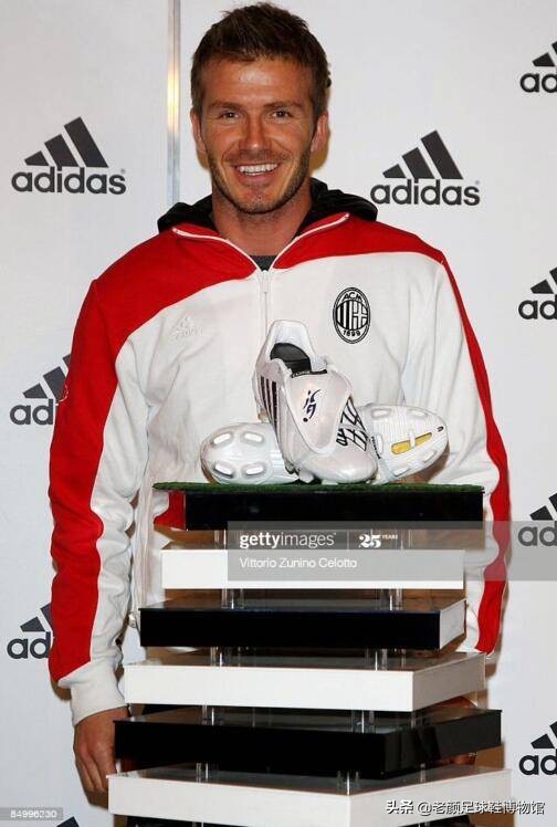 同是穿鞋挑剔的强迫症球星,10年前托尼克罗斯为小贝测试猎鹰鞋