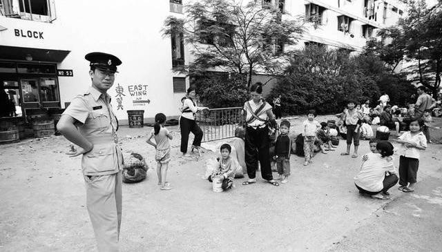 “难民天堂”:1975年到2000年,25万越南难民涌入香港