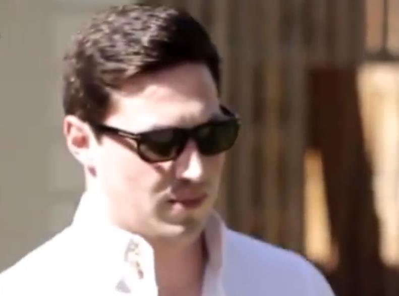 小伙离婚后买彩票中了5000万,买彩票中大奖环游世界