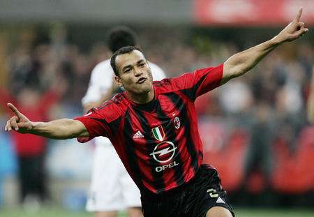 球场最后的防线,球场的最后防线是后卫