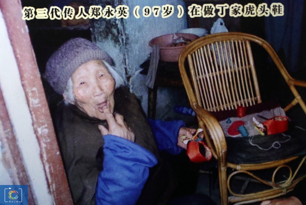 一双虎头鞋，传承100多年，别人种地他和妻子做鞋，一双能卖200元