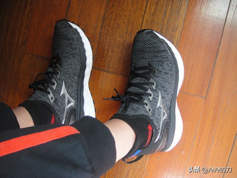 mizuno缇庢触娴撹窇闉媤avesky4,mizuno璺戞闉嬬編娲ユ祿wave58