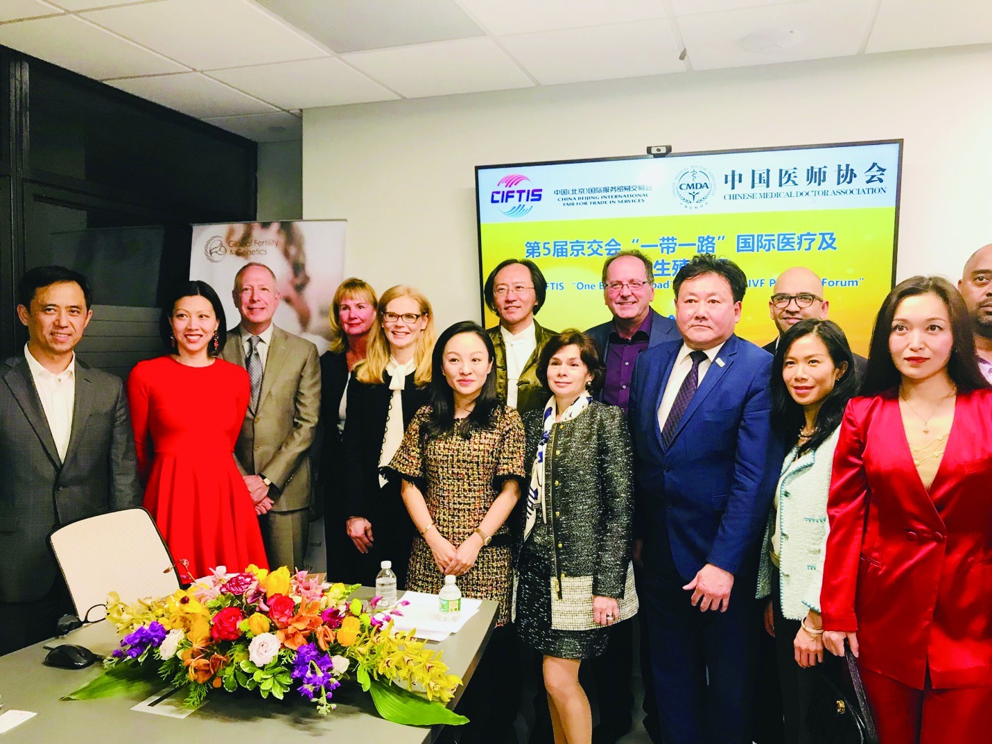 世界首创！美国两位同*伴侣性**的身体孕育同一个婴儿