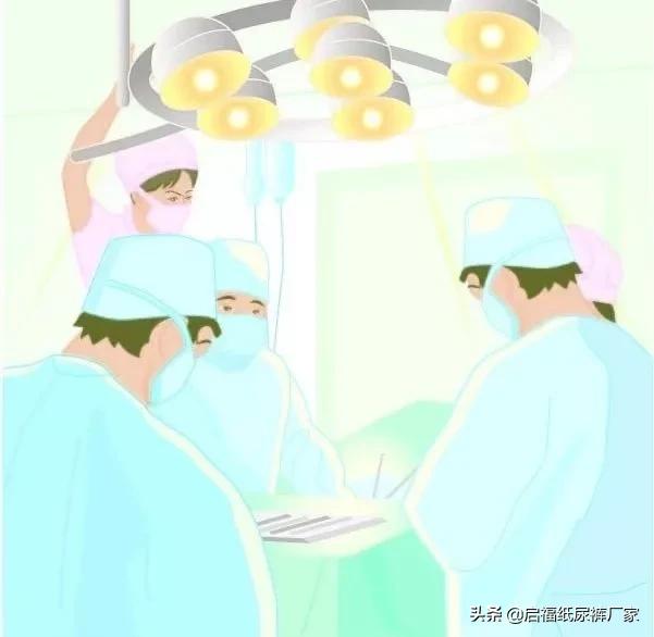 他给妈妈的买的第一份礼物，竟然是一包成人纸尿裤...