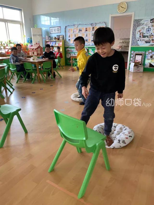 大班亲子游戏5-6岁宅家停课不停学,大班亲子游戏5-6岁在家巧玩报纸