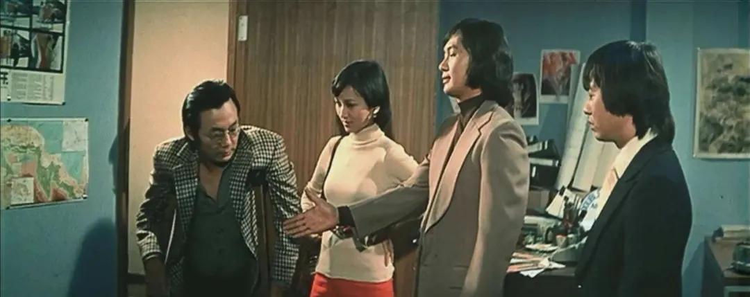 香港无人街头，许冠杰开了场一个人的演唱会，255万人观看！