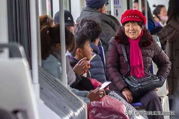 肺癌有没有治愈的可能?医生:不同阶段,各有应对的方法