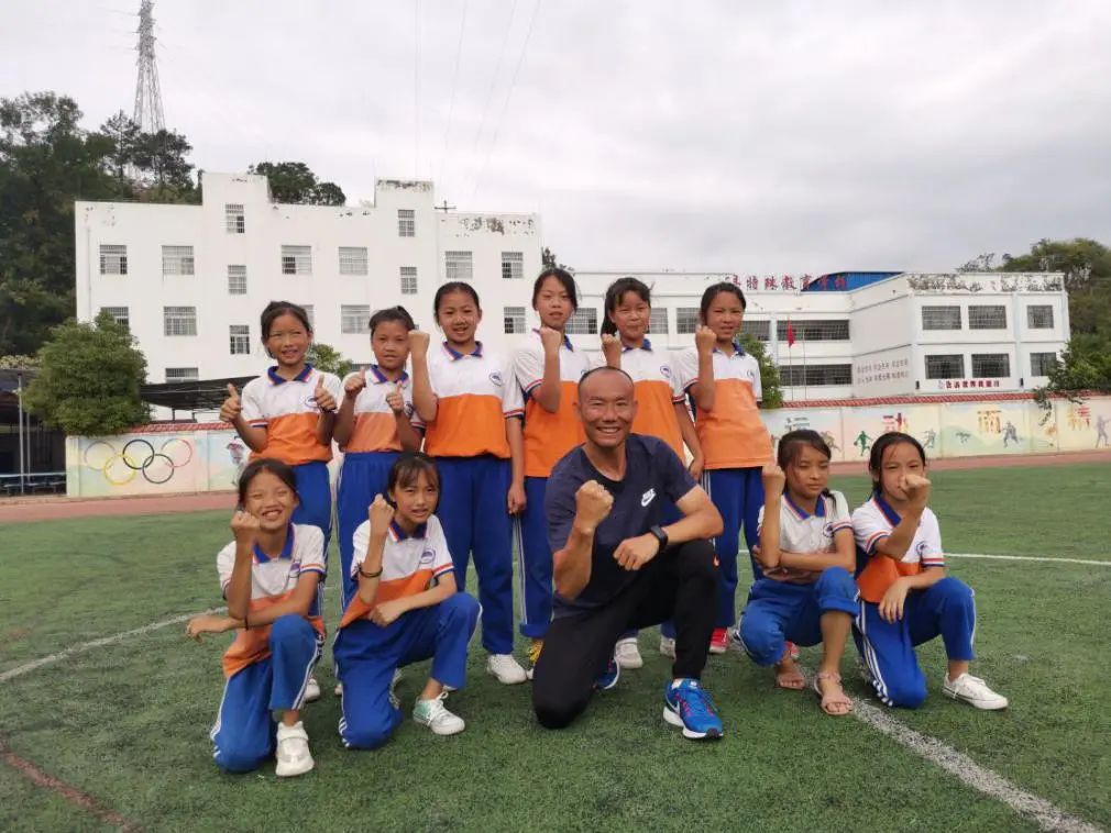 越秀|扶贫路上的越秀人,体育名师周活新:用爱与责任,在粤黔两地搭一座桥