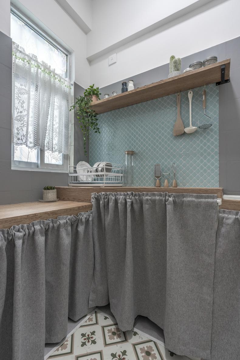 2平米油腻厨房爆改,600元租房厨房改造