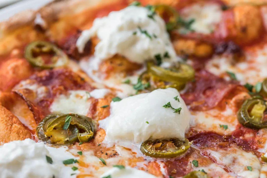 一挤就爆奶的超薄0.1pizza，被外国朋友吹上天