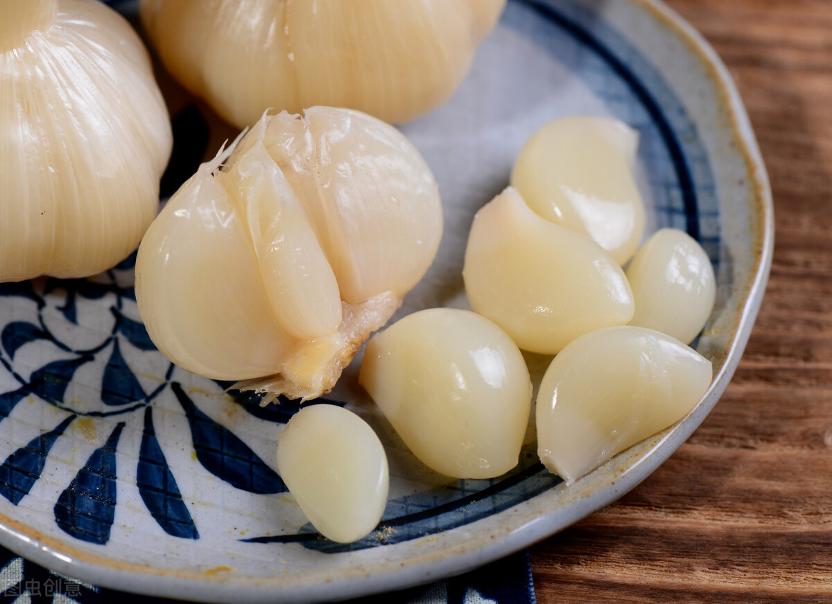 雪碧糖醋蒜怎么腌放的时间长,腌糖蒜加雪碧和不加雪碧哪个好吃